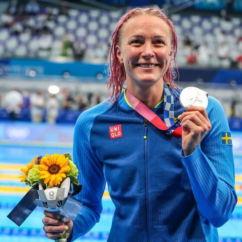 In the women's competition swimming, Sarah Sjöström of Sweden and Katinka Hossz of Hungary tie for the most records. The 50-meter, 100-meter, 200-meter, 50-meter, and 100-meter butterfly freestyle records are now held by Sjöström.
